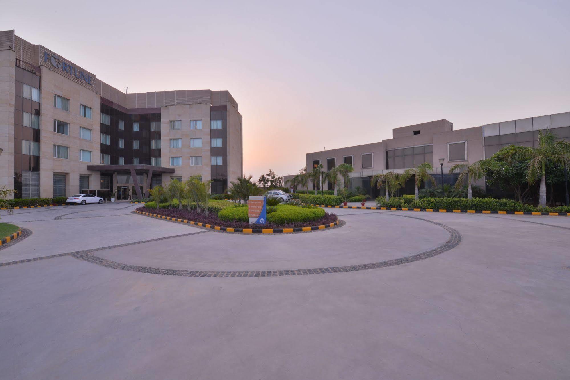 Fortune Park Orange, Sidhrawali, Gurugram - Member Itc Hotels' Group Bhiwadi Esterno foto